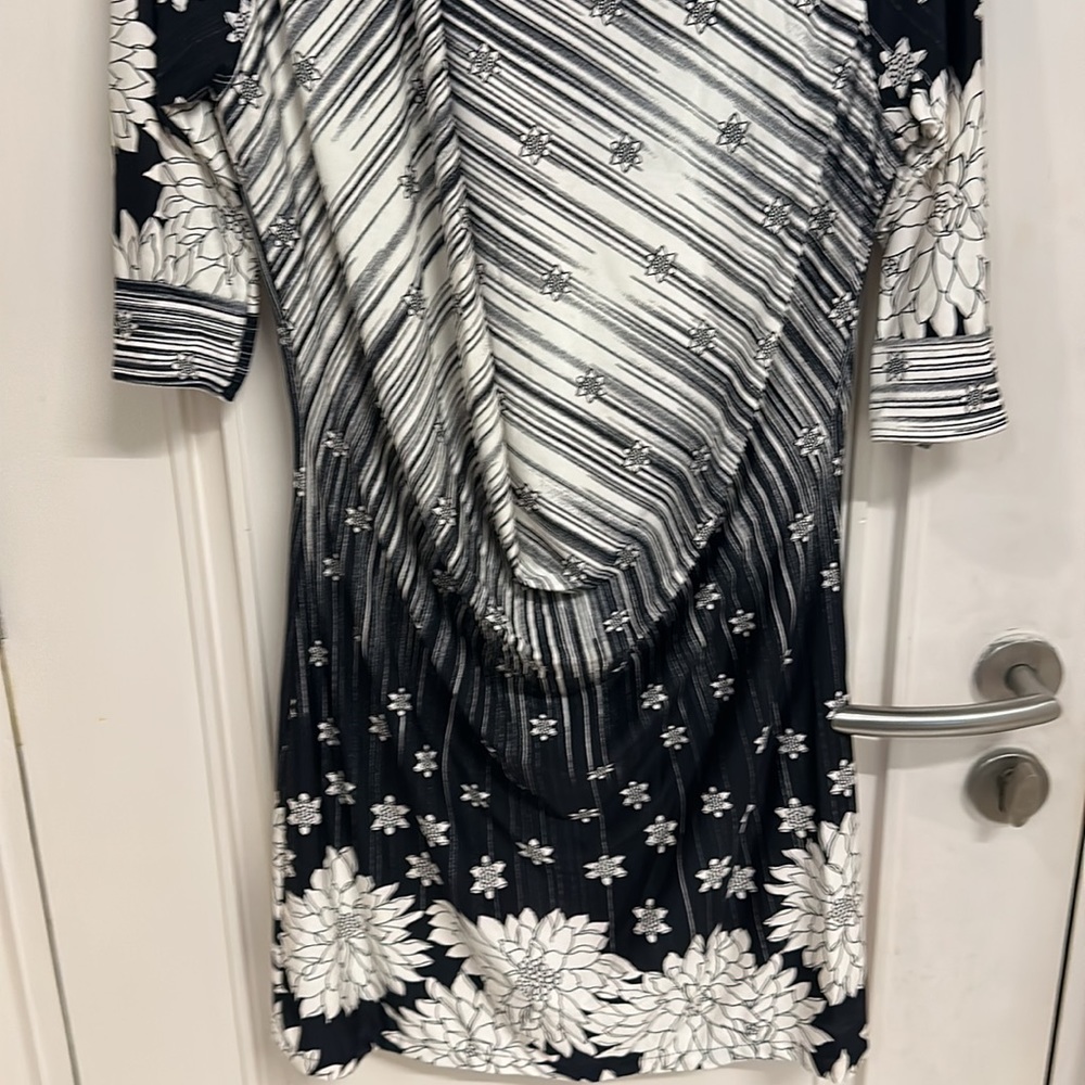 NWOT Korean Fabric B&W dress with lining and sleeves and lovely detailing !UK L - Picture 4 of 6